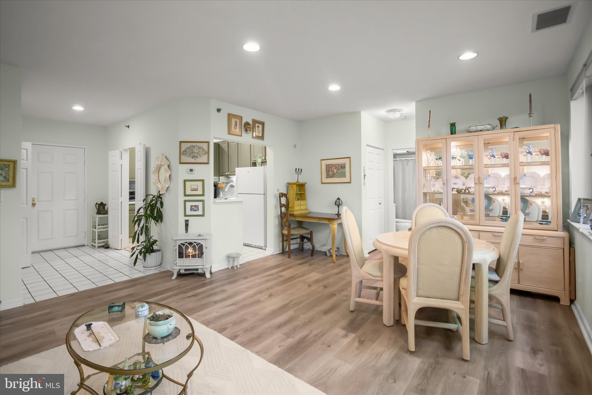 WHITLEY PARK CONDOMINIUM - Residential