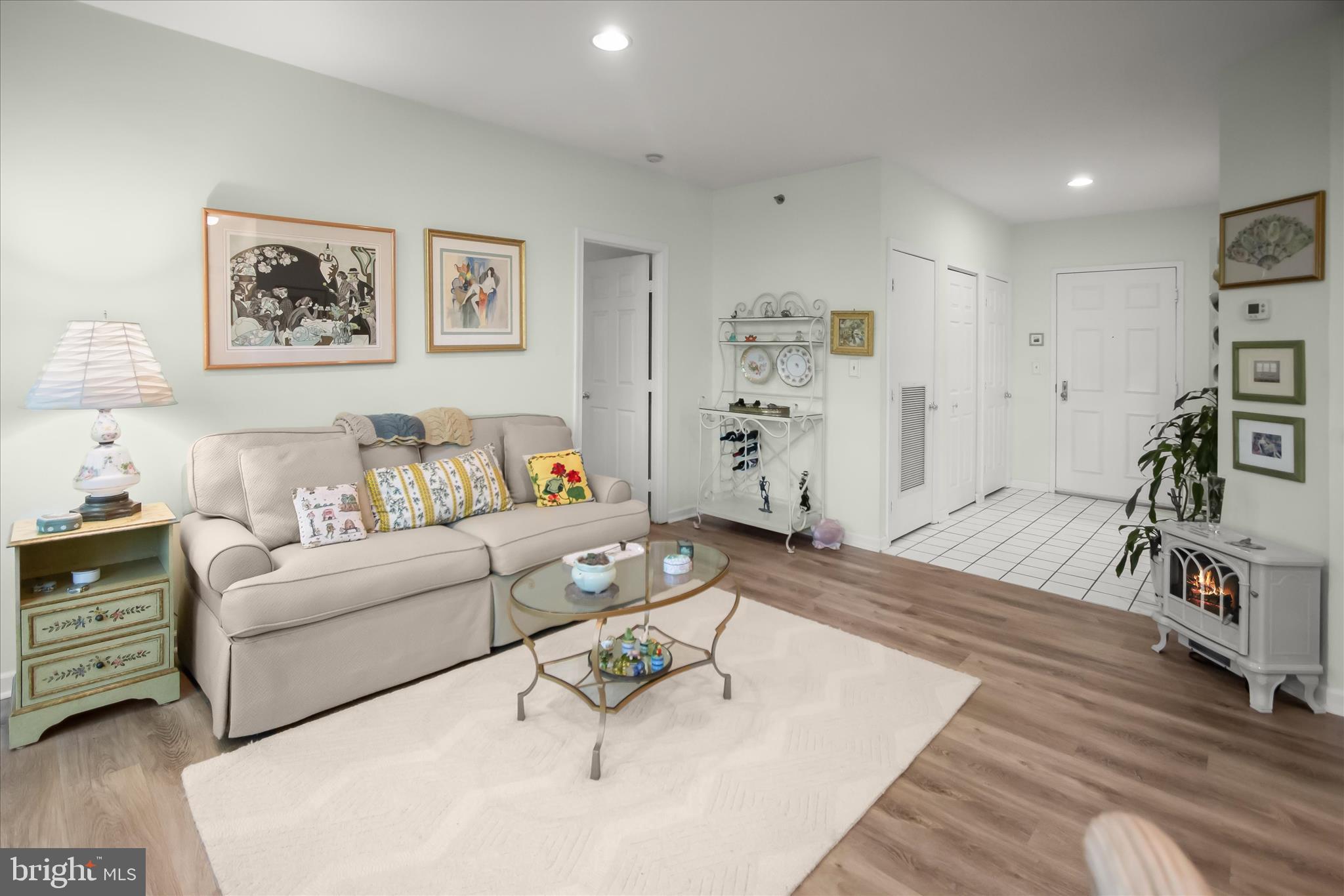 WHITLEY PARK CONDOMINIUM - Residential