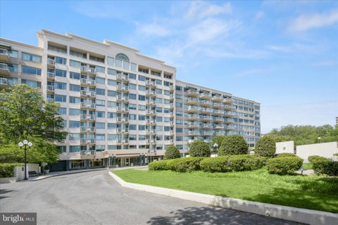 Condo For Sale - 5450 Whitley Park Terrace #102<br/> BETHESDA, MD 20814