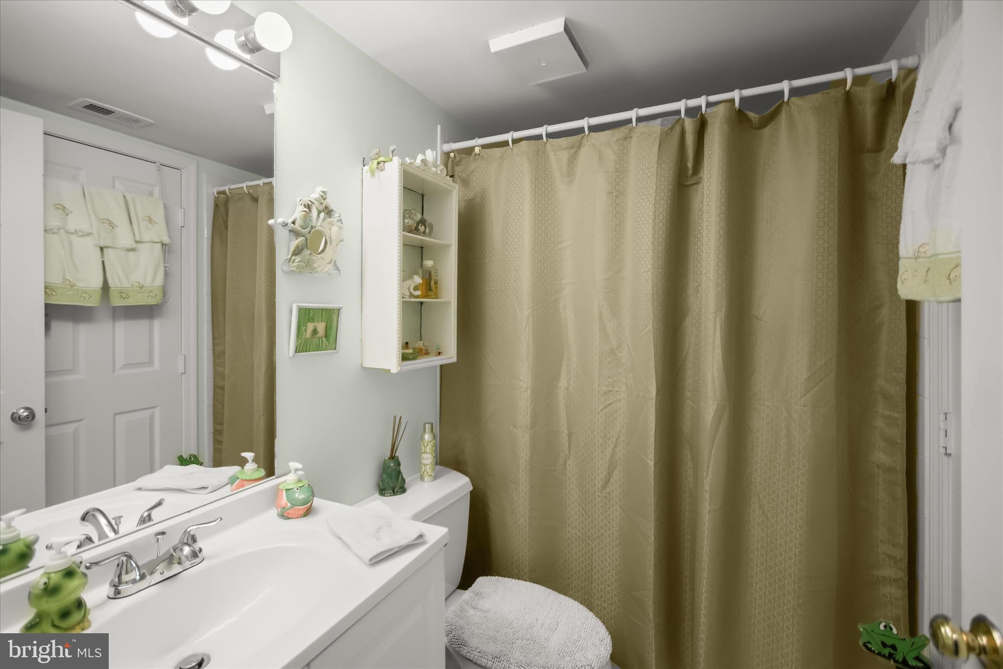 WHITLEY PARK CONDOMINIUM - Residential