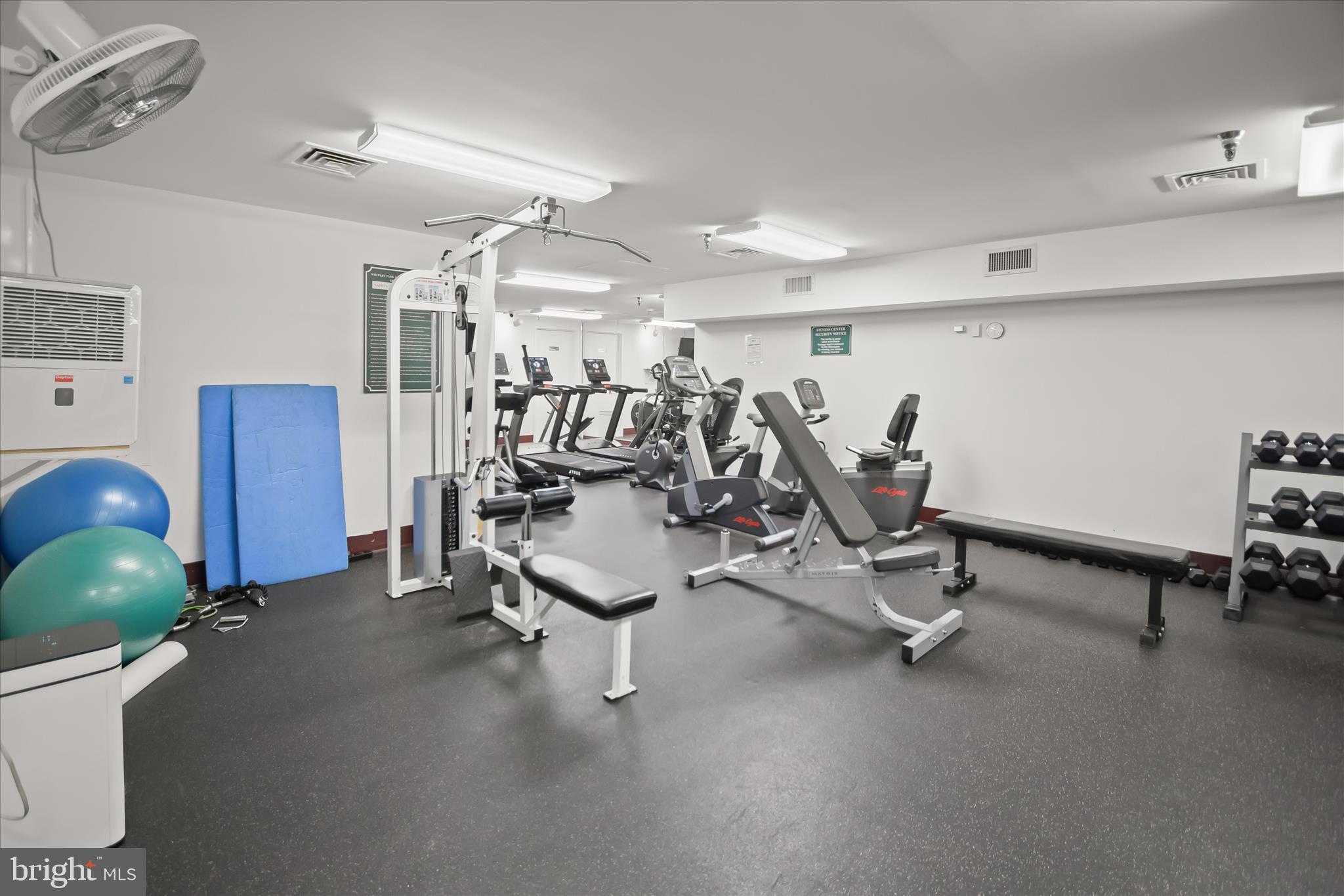WHITLEY PARK CONDOMINIUM - Residential