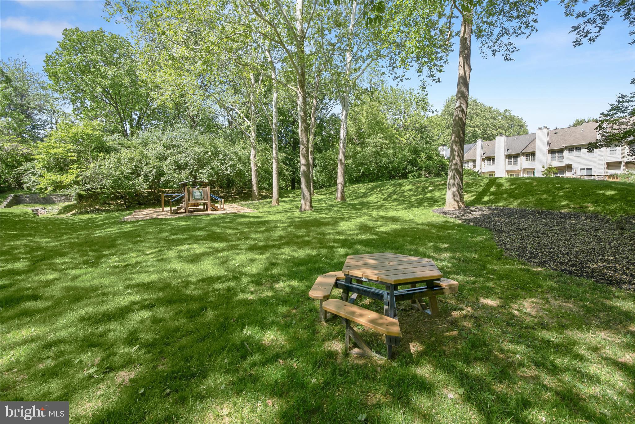 WHITLEY PARK CONDOMINIUM - Residential