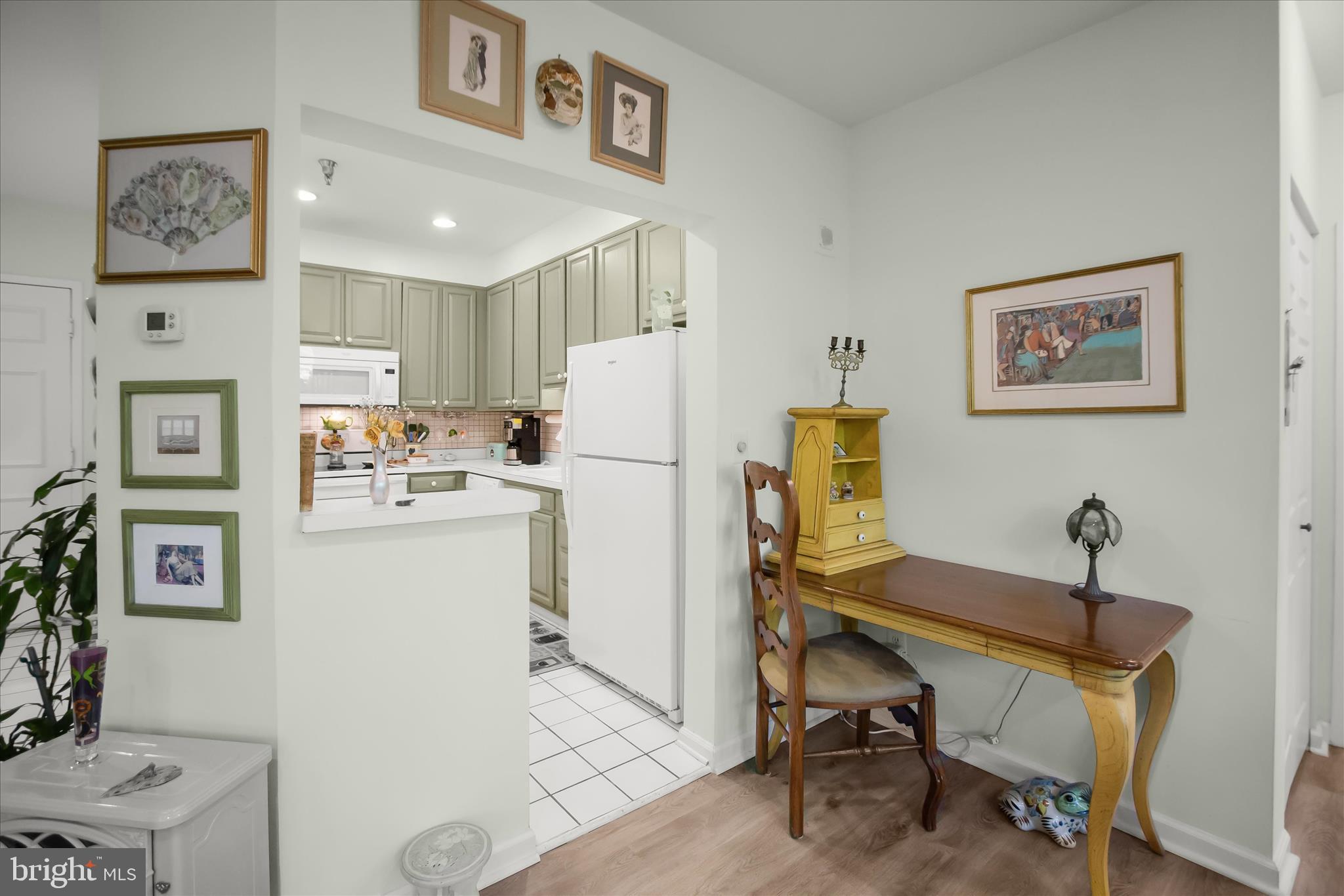 WHITLEY PARK CONDOMINIUM - Residential