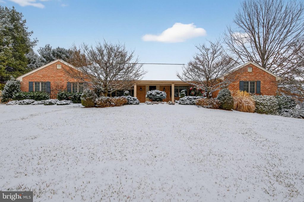 Photo of 1165 Wyndsong Drive, YORK, PA 17403 (MLS # PAYK2098058)