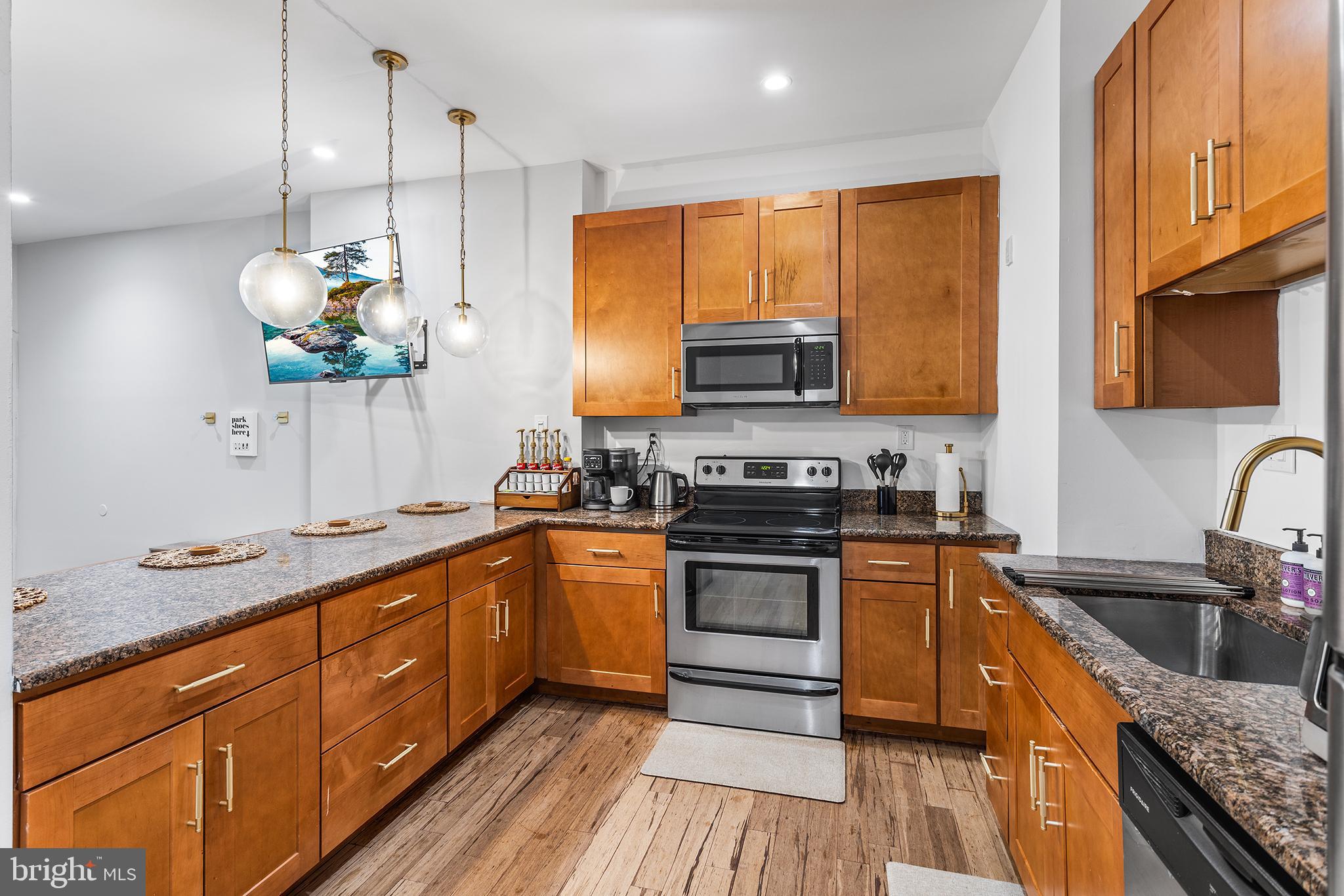 569 N 20TH STREET 1F