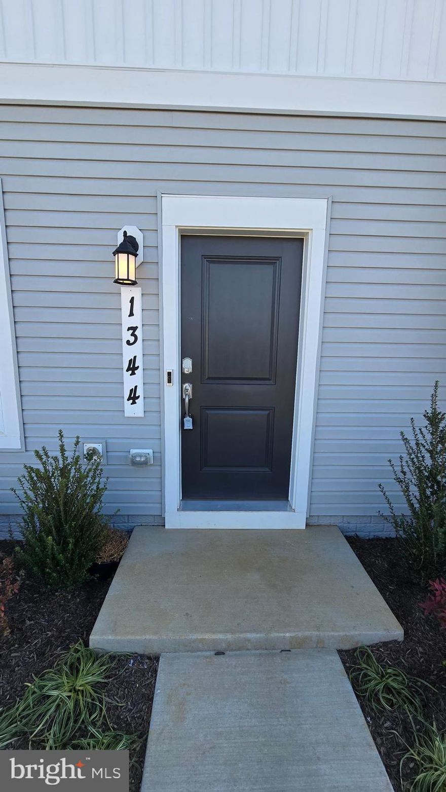 📍  Brand New  Unit✨ Move-In Ready • 🆕 New Construction • 📍 Prime Location! 

🪟 Blinds will be installed | ⚡ EV charger available upon tenant request ..6 or 9 month leasing option also available with higher rent !!!! 

Welcome to this stunning 3-level townhome in the sought-after Red Clover Meadows community in Ranson, WV.

✨ Home Highlights:

🛏️ 3 Bedrooms | 🛁 2 Full Baths | 🚻 2 Half Baths | 🚗 2-Car Rear-Load Garage

🍽️ Gourmet kitchen with granite countertops, center island & hardwood floors

🛋️ Open-concept main level – perfect for modern living & entertaining

🌅 Deck with sunrise views overlooking green space & Appalachian foothills

🛏️ Primary suite with walk-in closet & private tiled shower bath

🎮 Finished entry-level rec room with half bath for extra living space

🪟 Blinds, washer, and dryer included

🔒 Smart Home Features:

🔑 Keyless smart lock

📹 Ring video doorbell

📍 Fantastic Location:

🚶 Walk to Home Depot, grocery stores & restaurants

🚗 10 mins to Loudoun County | 25 mins to Leesburg | 55 mins to Sterling/Herndon/Reston

📌 Additional Details:

📷 Some photos of similar model/model home – finishes may vary

🐾 Pets considered (case by case)

📝 Min 6-month lease | Application via Zillow/Rentspree

💳 Requirements: 650+ credit score | 2.5x monthly rent income

💡 Tenant Pays: Lawn care, electricity, cable/internet, water/sewer, trash
💡 Landlord Pays: HOA dues