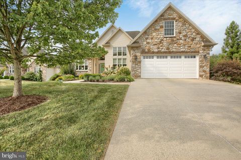 Homes For Sale - 37 Old Coach Lane<br/> CARLISLE, PA 17013