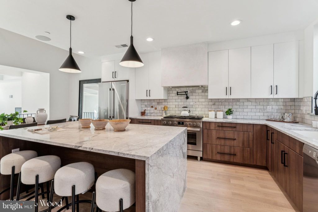 Photo of 962 N 6th Street, PHILADELPHIA, PA 19123 (MLS # PAPH2560242)