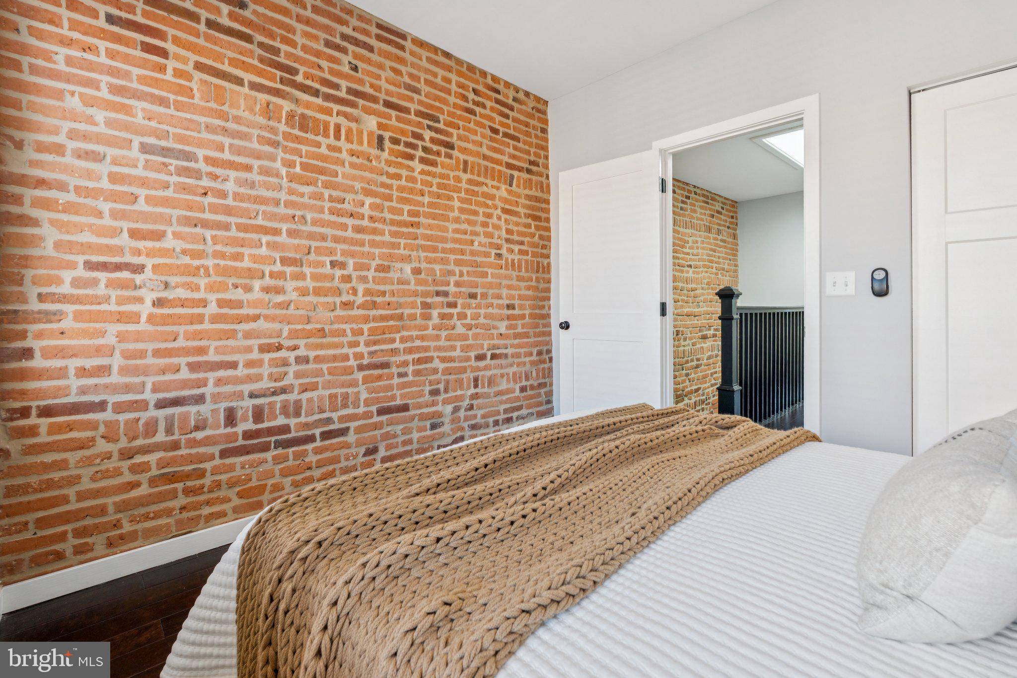 LOCUST POINT - Residential