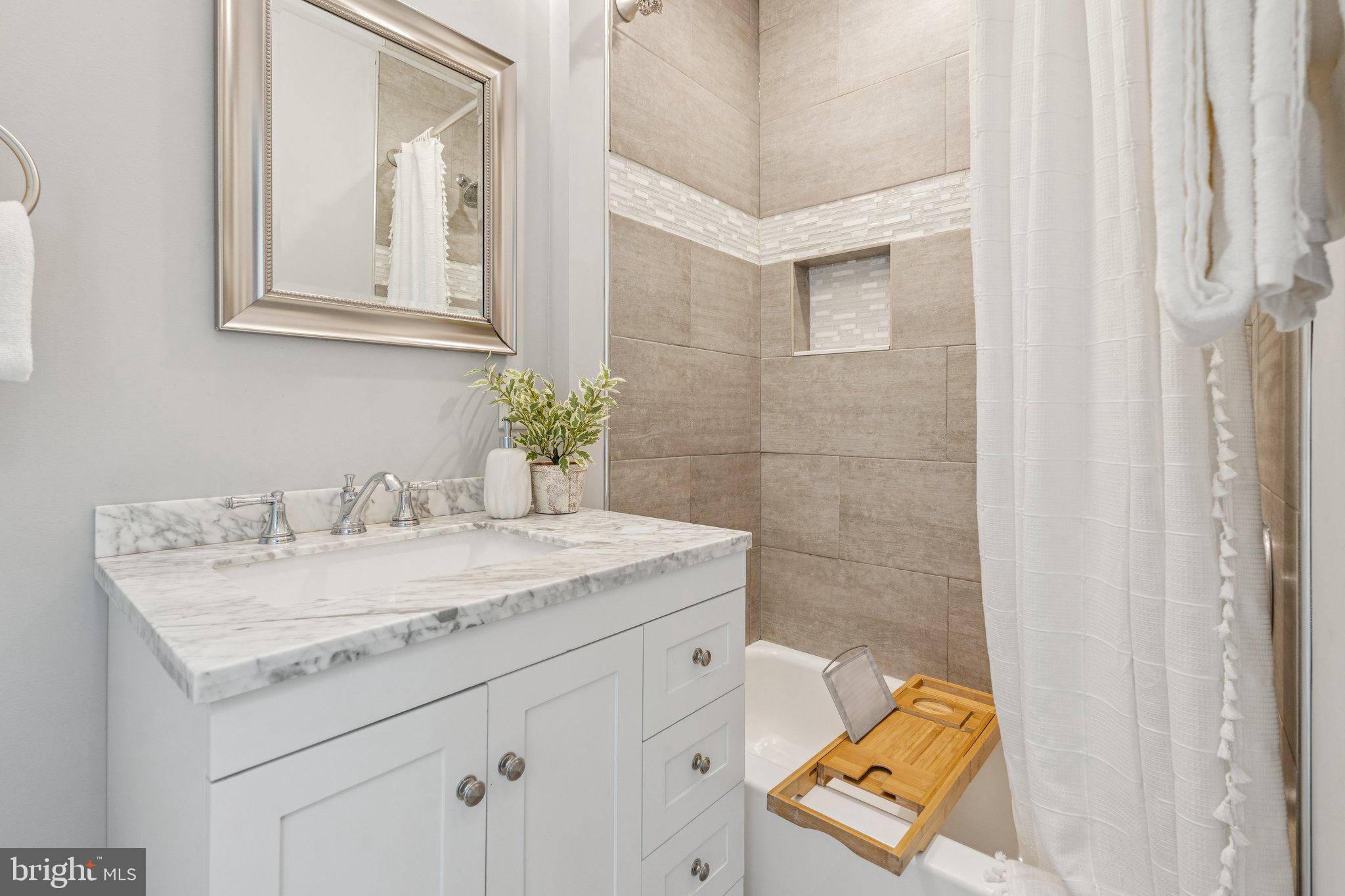 LOCUST POINT - Residential