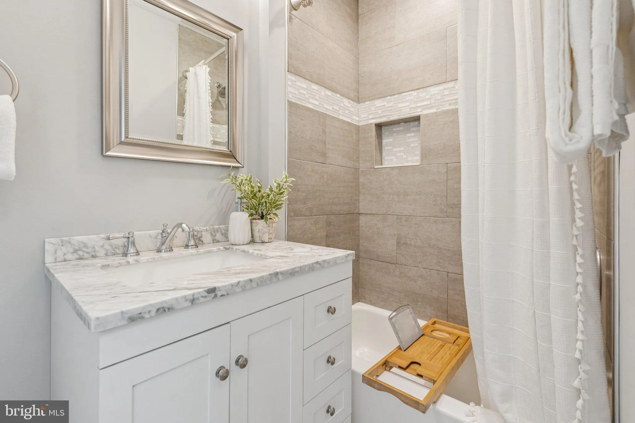 Baltimore, Maryland 21230, United States, 2 Bedrooms Bedrooms, ,3 BathroomsBathrooms,Residential,Pending,198996