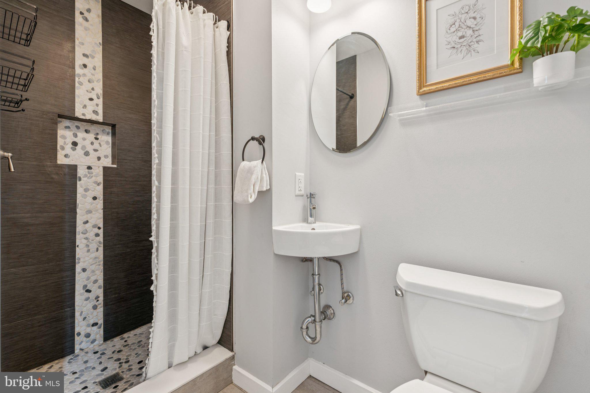 LOCUST POINT - Residential