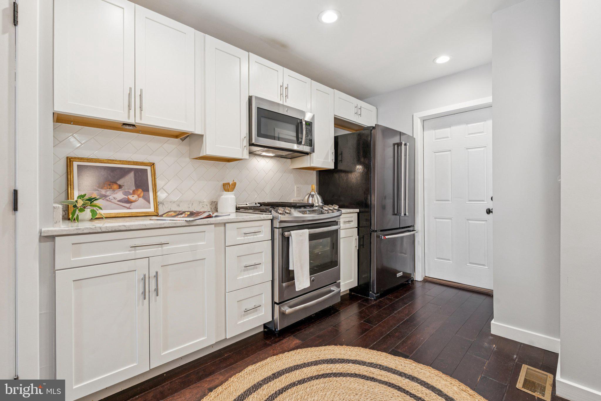 LOCUST POINT - Residential