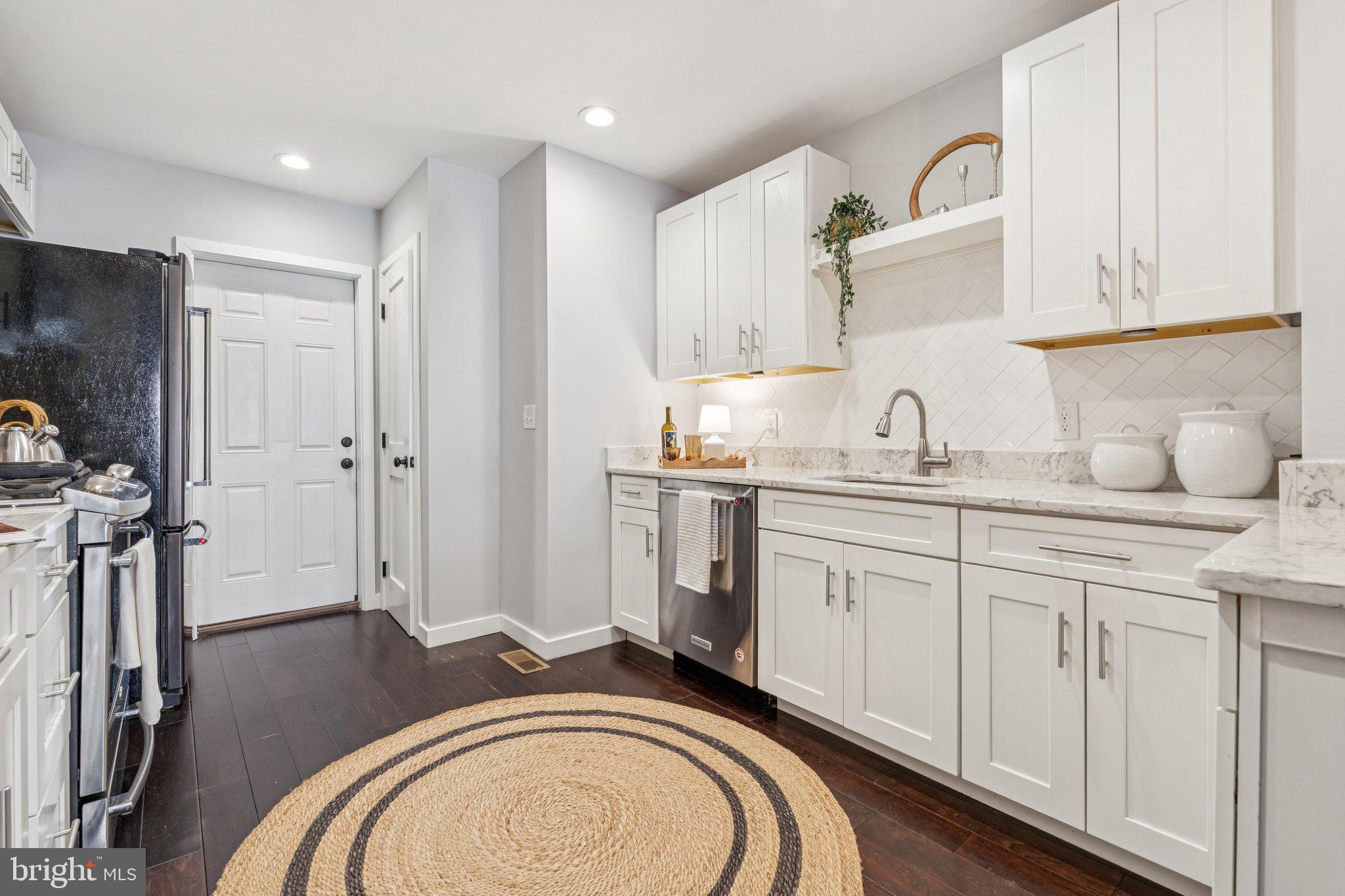 LOCUST POINT - Residential