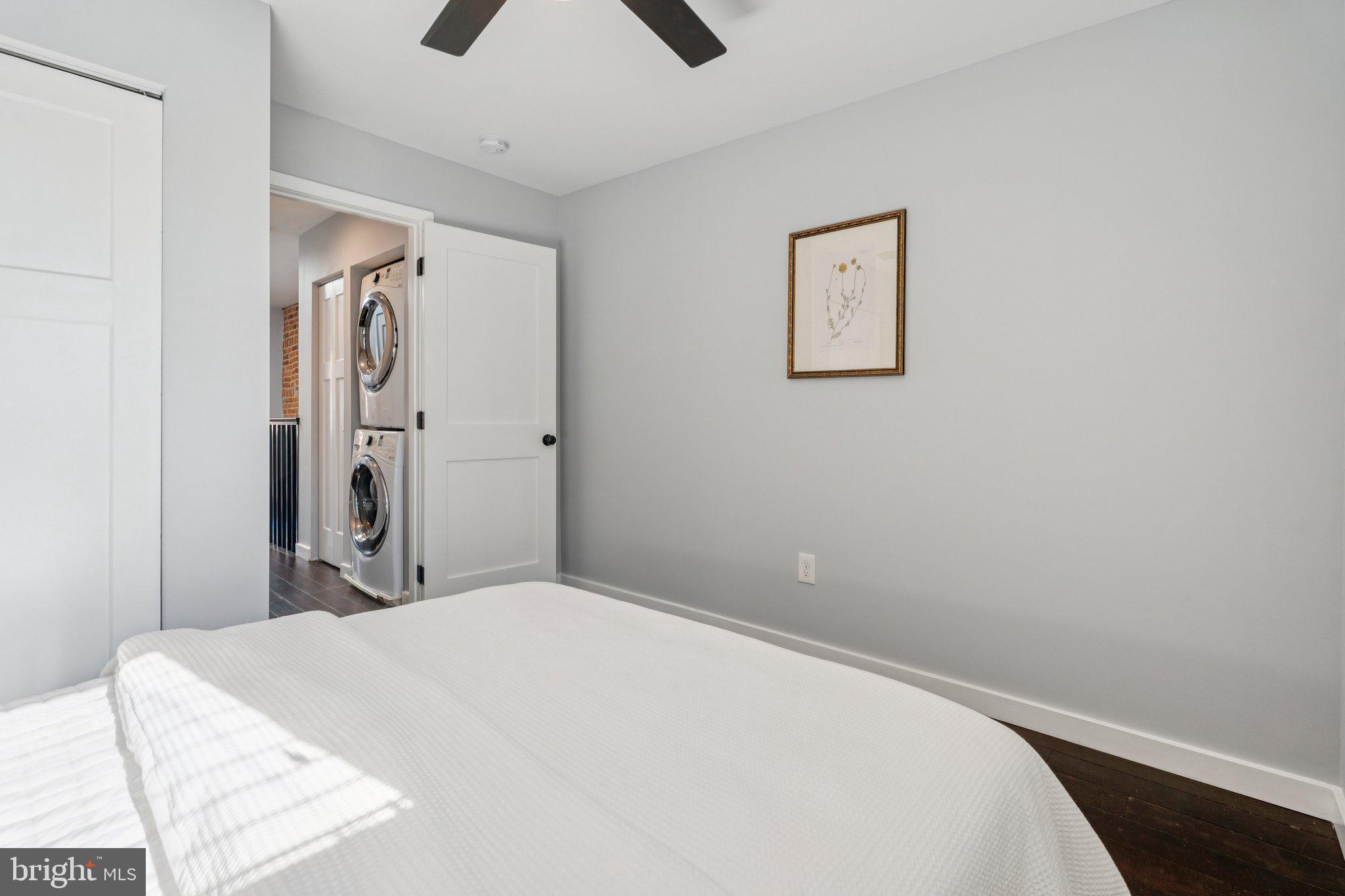 LOCUST POINT - Residential