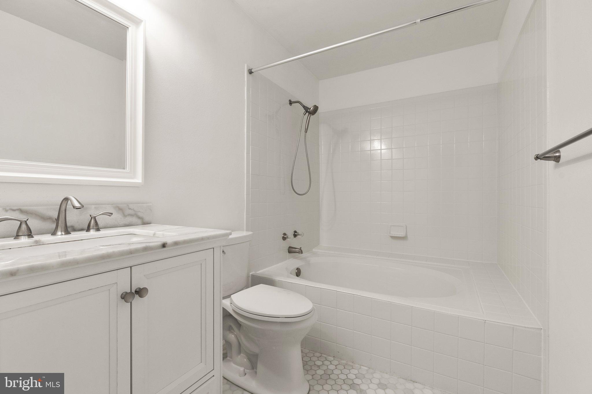 ENGLISH COUNTRY MANOR - Residential