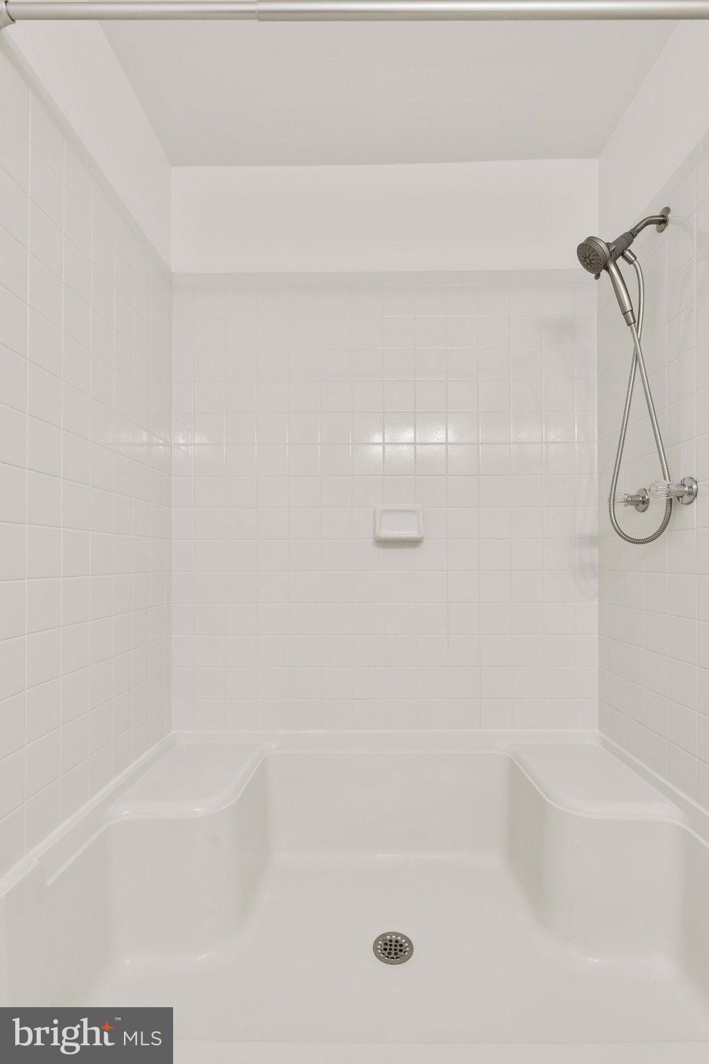 ENGLISH COUNTRY MANOR - Residential