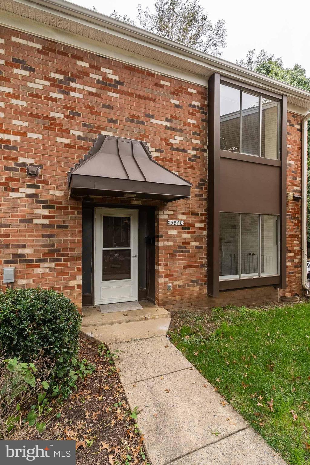 FAIRFAX PLAZA - Residential Lease