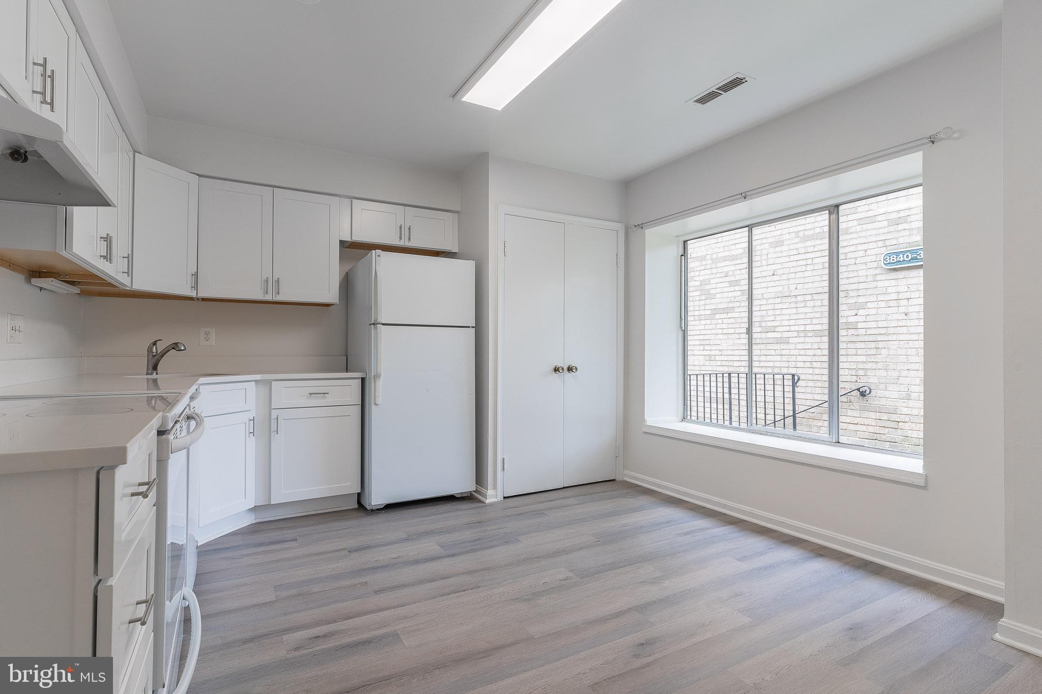 FAIRFAX PLAZA - Residential Lease