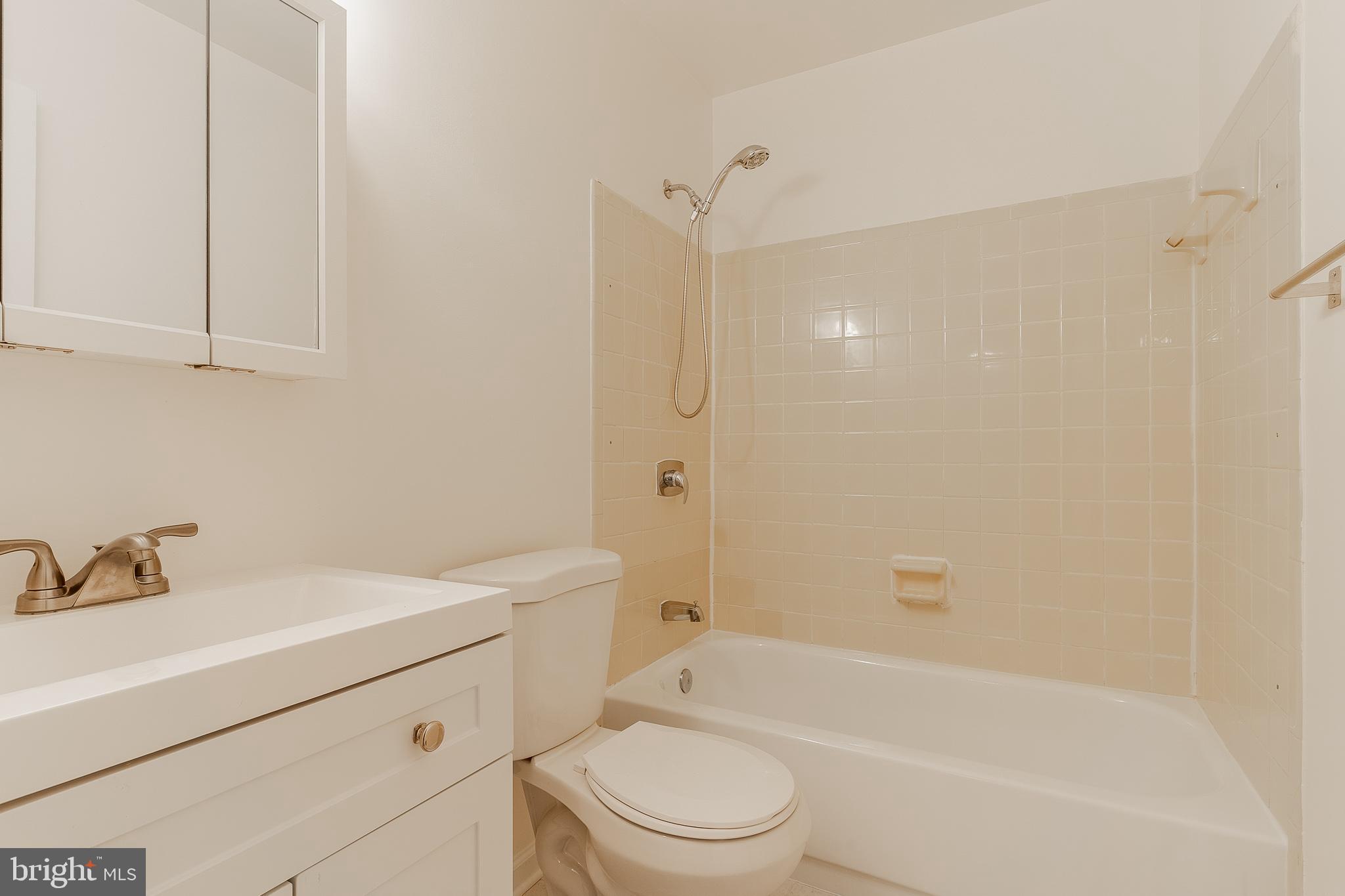 FAIRFAX PLAZA - Residential Lease