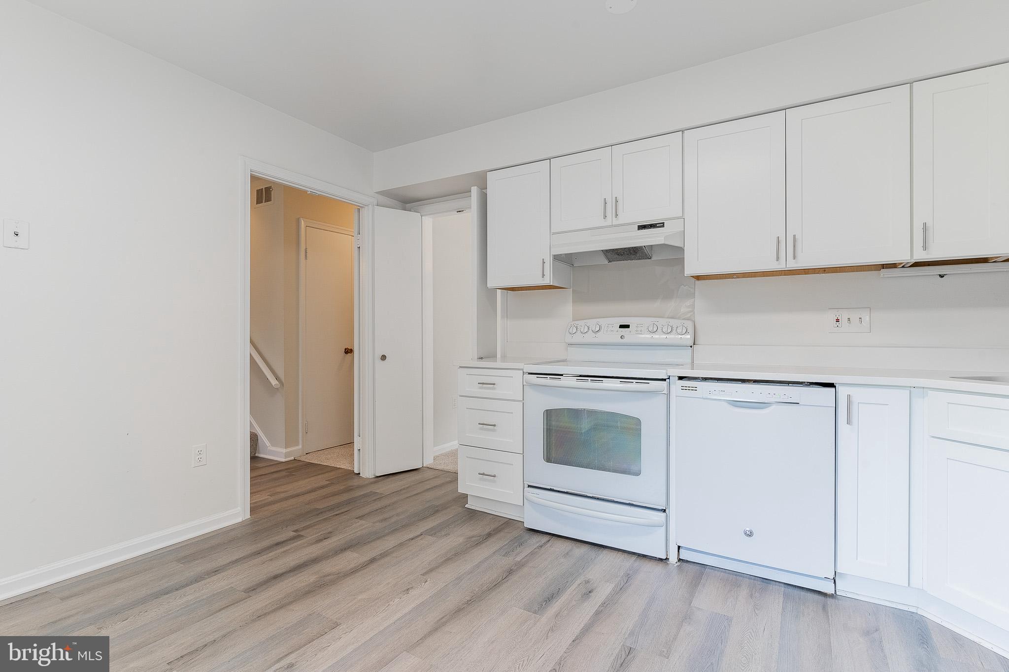 FAIRFAX PLAZA - Residential Lease