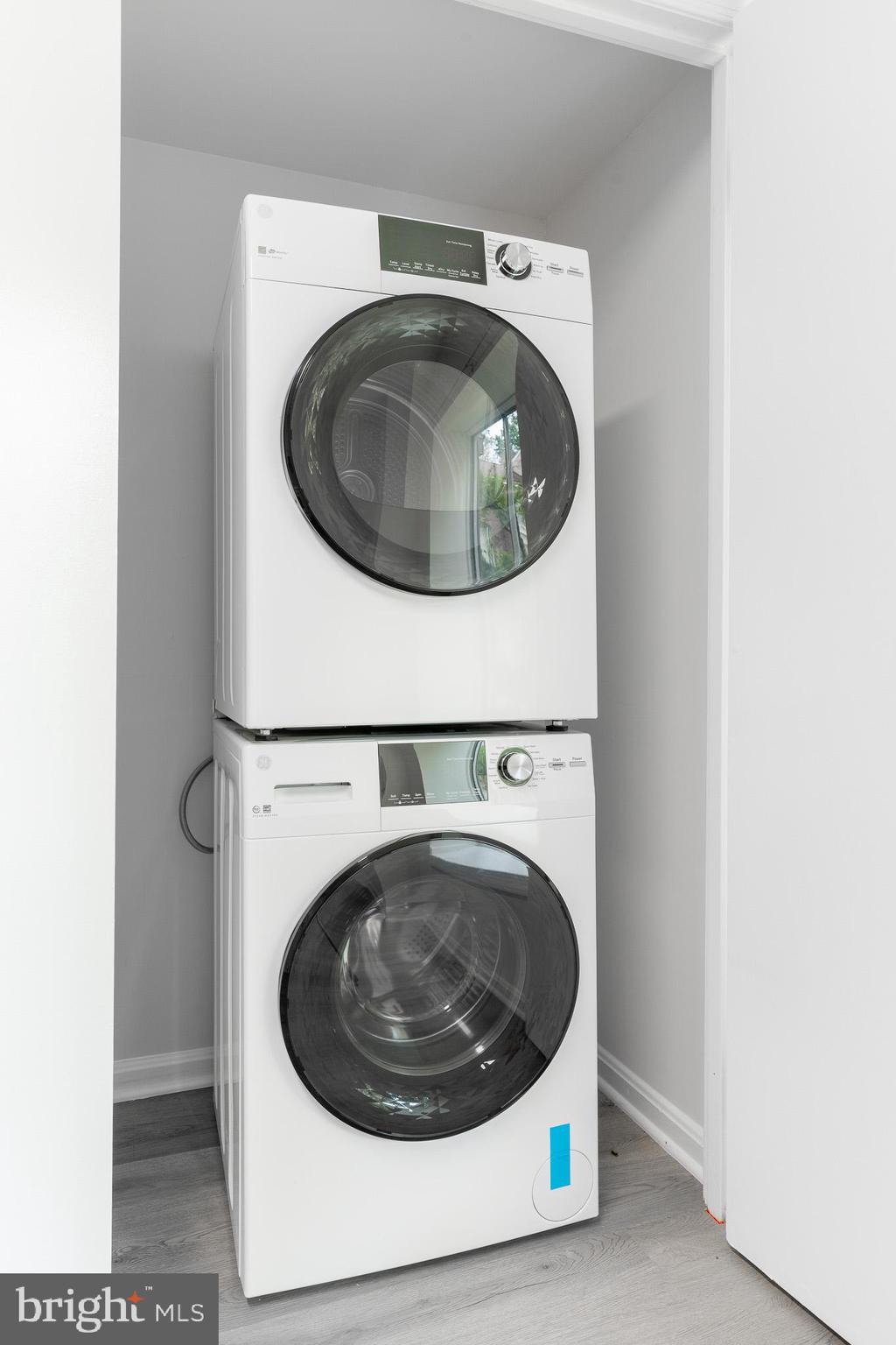 FAIRFAX PLAZA - Residential Lease