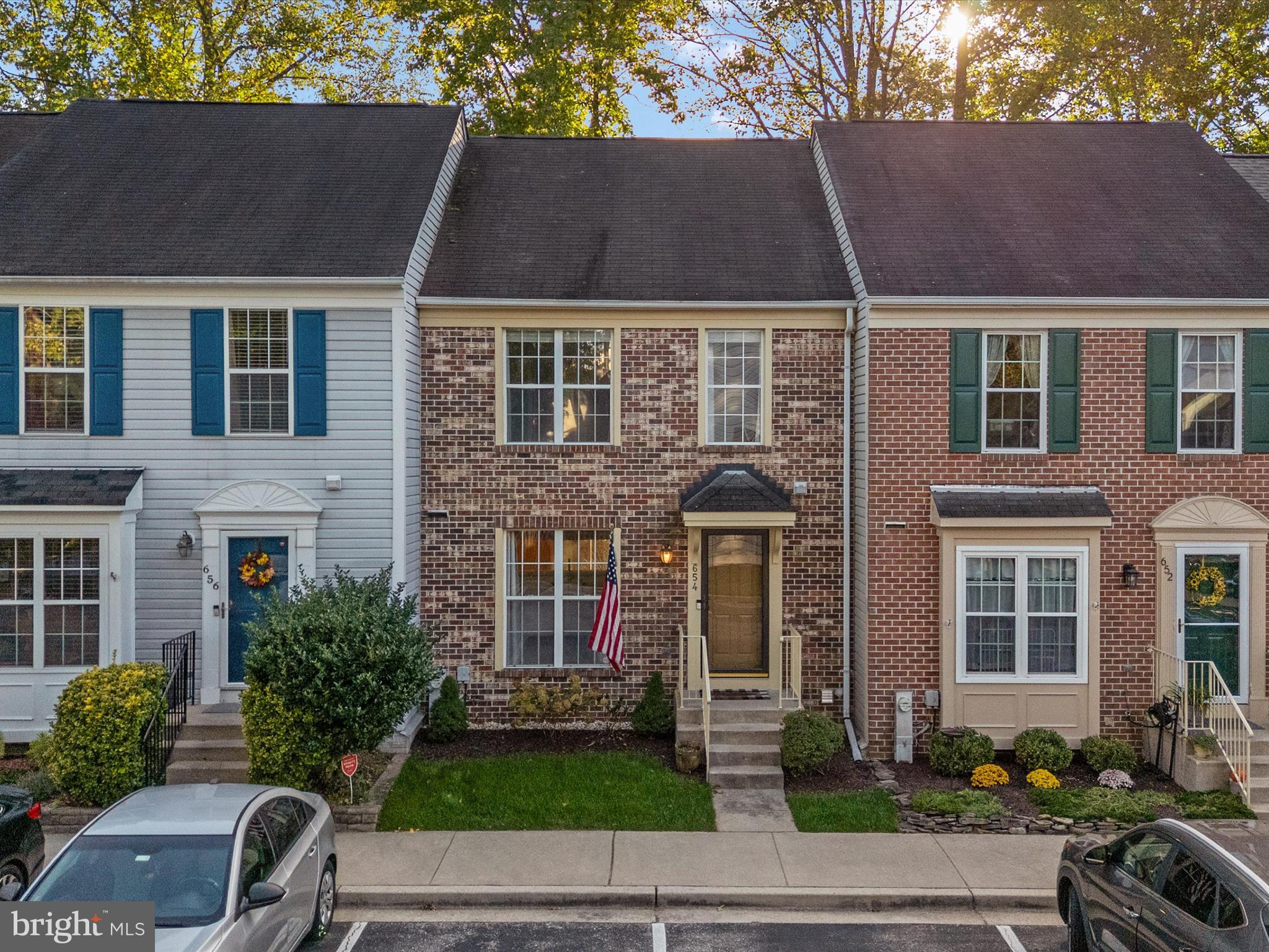 654 LIONS GATE LANE