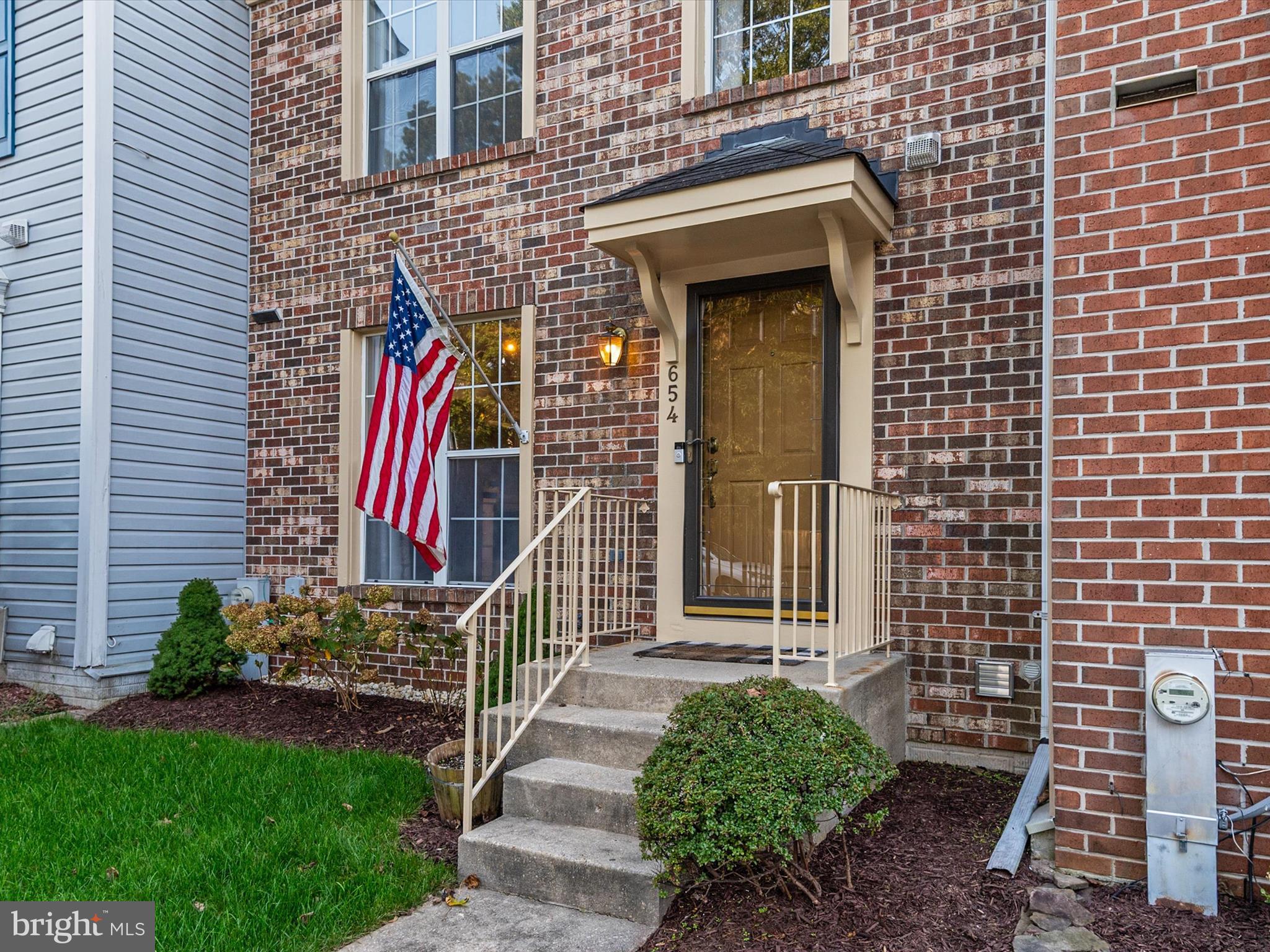 654 LIONS GATE LANE