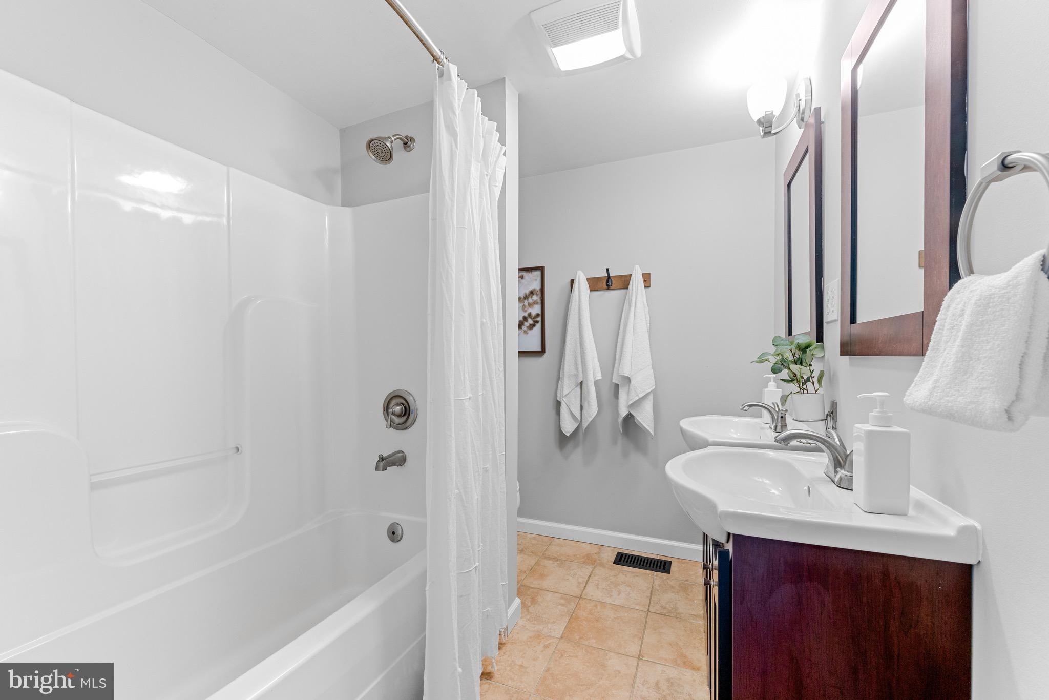 ELVATON ACRES - Residential