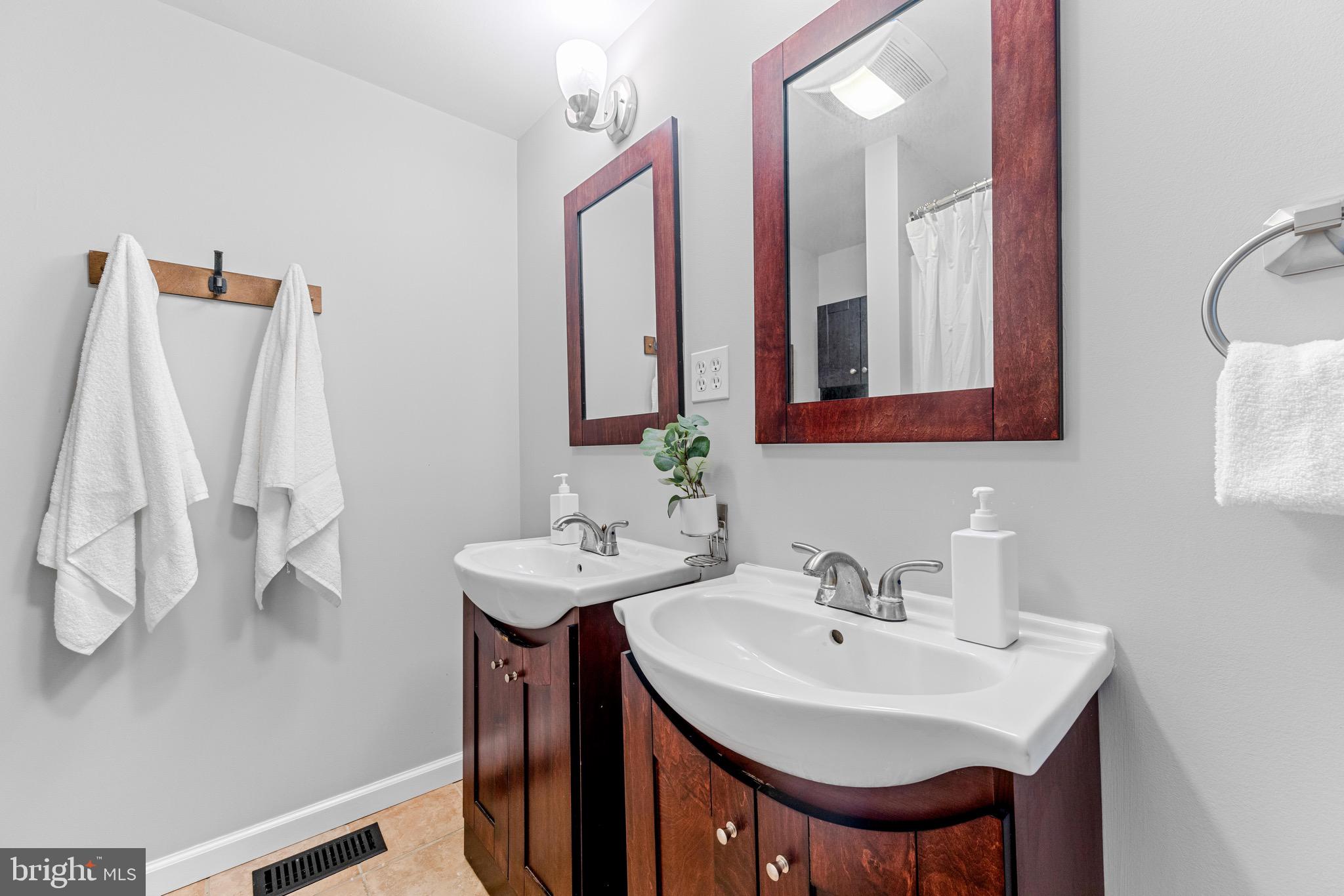 ELVATON ACRES - Residential