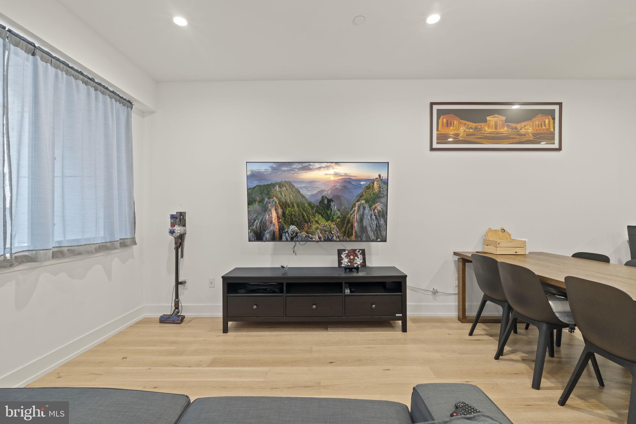 119 GREENWICH STREET 8