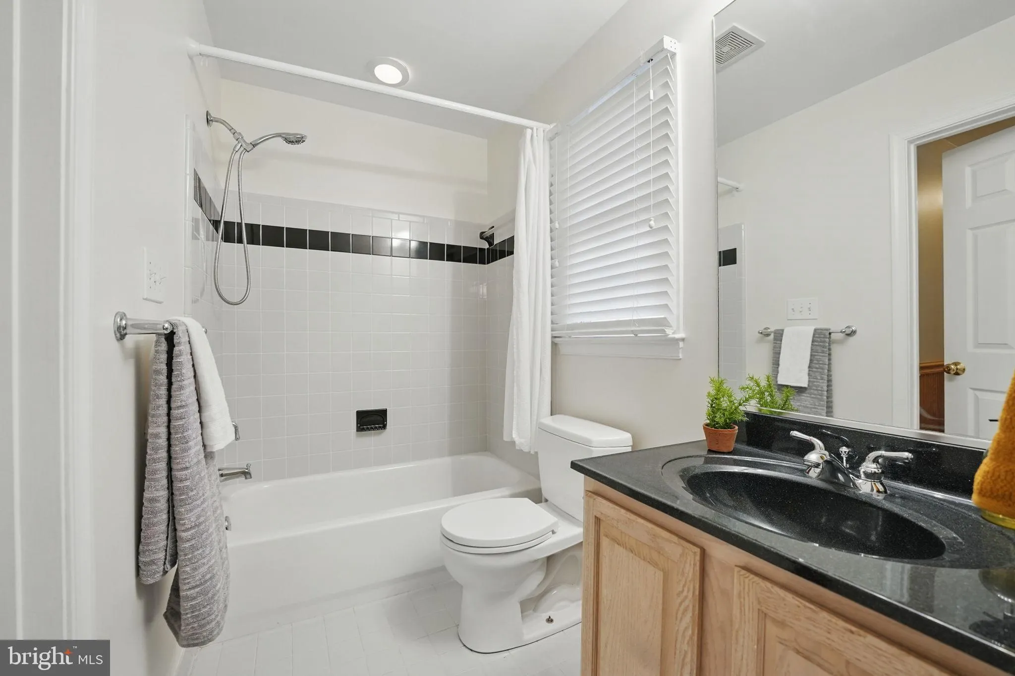 Fredericksburg, Virginia 22406, United States, 4 Bedrooms Bedrooms, ,4 BathroomsBathrooms,Residential,Contingent,102744