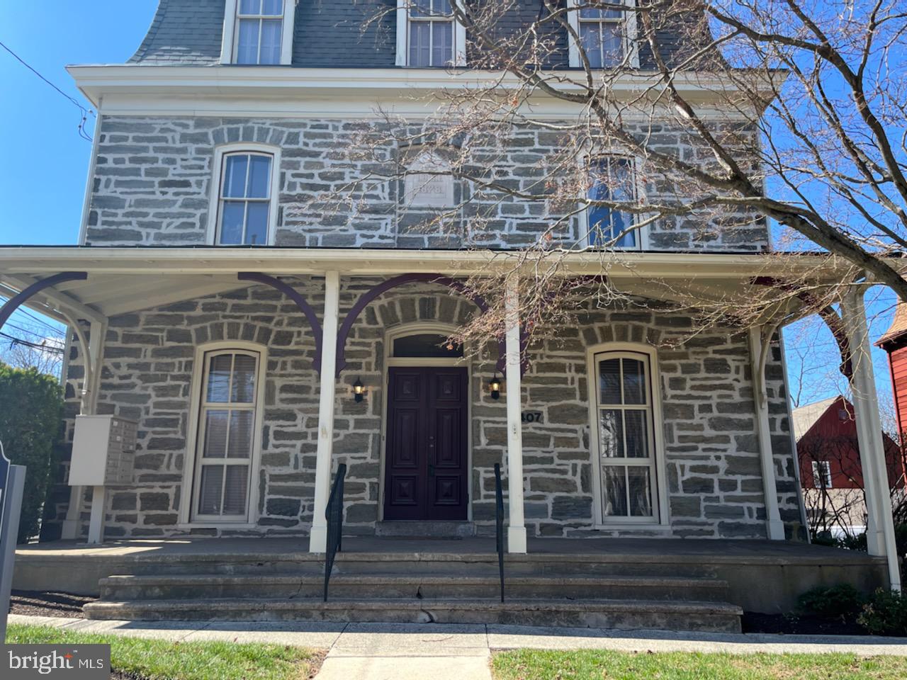 Corner office suite located in the historic Lodge Building off of Bethlehem Pike in downtown Flourtown.
Flat fee rent, all utilities paid by landlord. Plenty of parking in the lot behind the building. Perfect for professional use, travel agency, etc.. Owner is a licensed real estate agent.