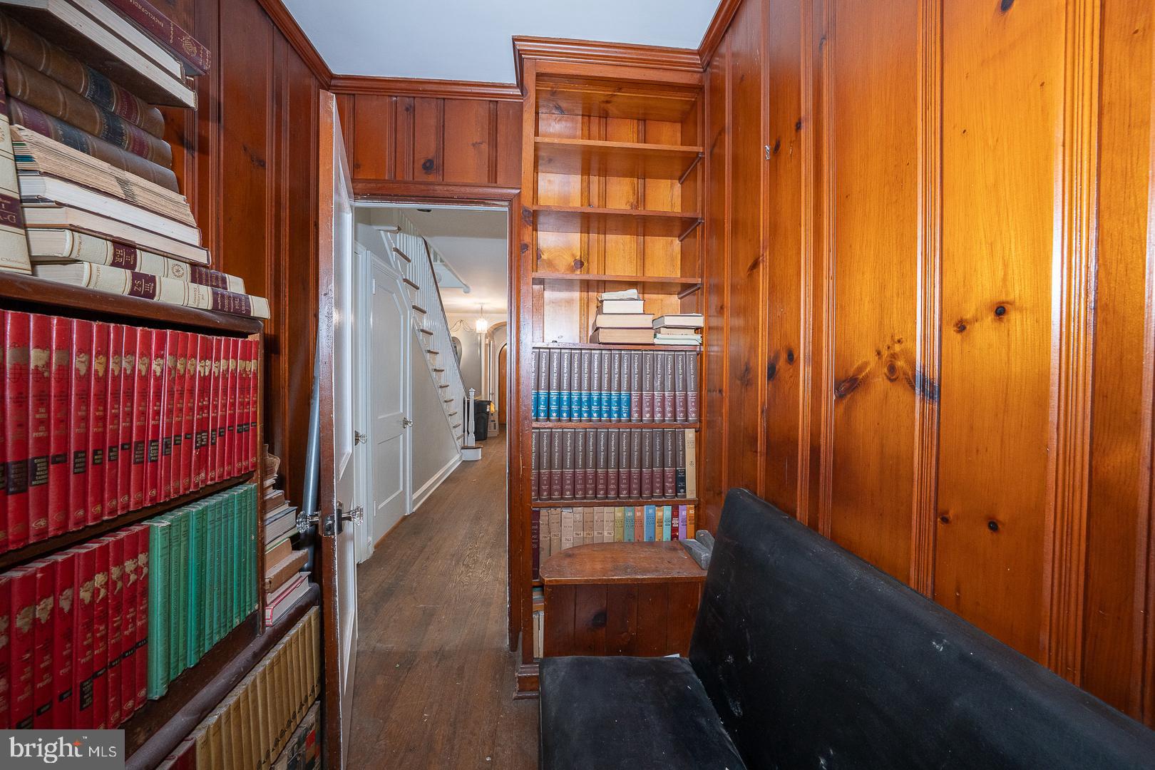 EAST OAK LANE - Residential