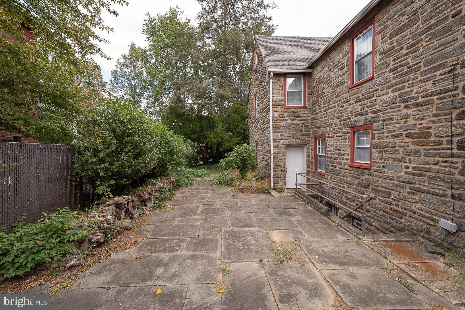 EAST OAK LANE - Residential