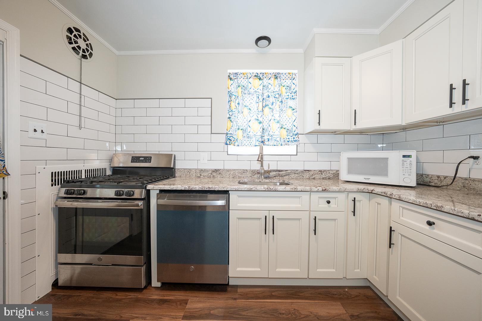 EAST OAK LANE - Residential