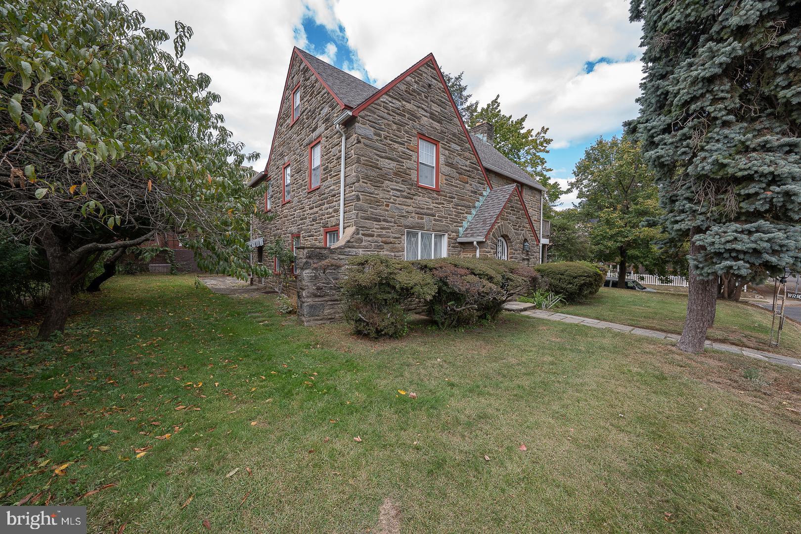 EAST OAK LANE - Residential