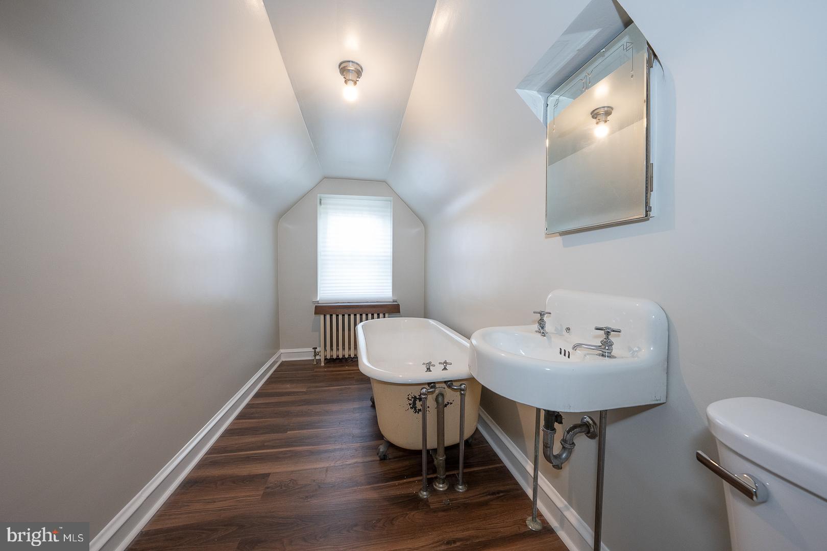 EAST OAK LANE - Residential