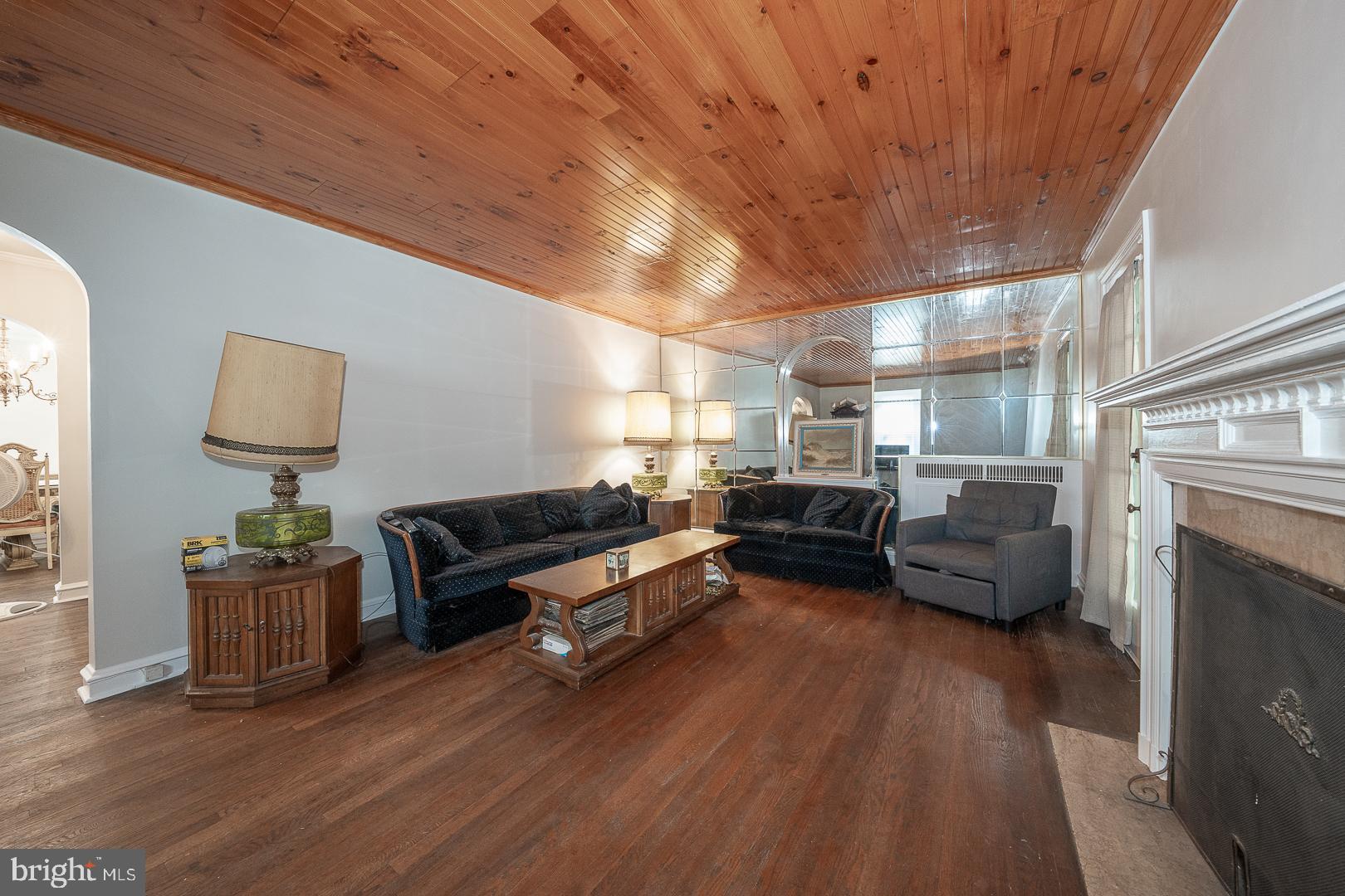 EAST OAK LANE - Residential