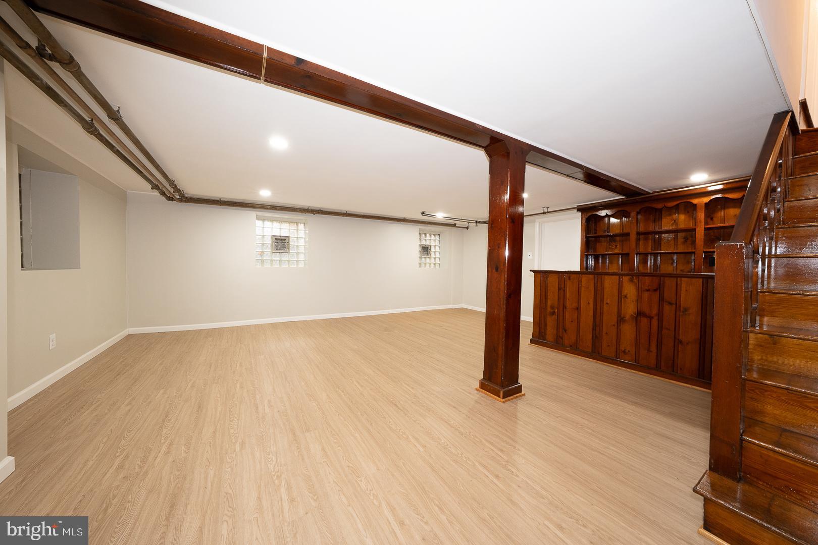 EAST OAK LANE - Residential