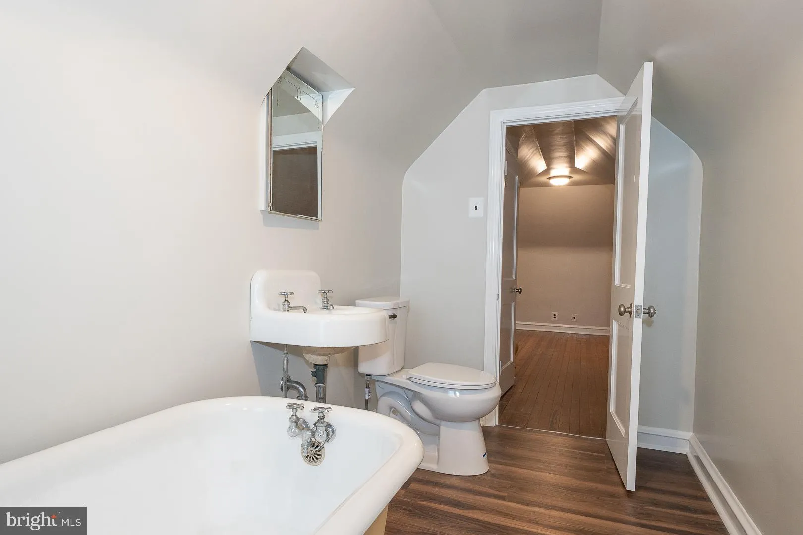 Philadelphia, Pennsylvania 19126, United States, 5 Bedrooms Bedrooms, ,5 BathroomsBathrooms,Residential,Active,232771