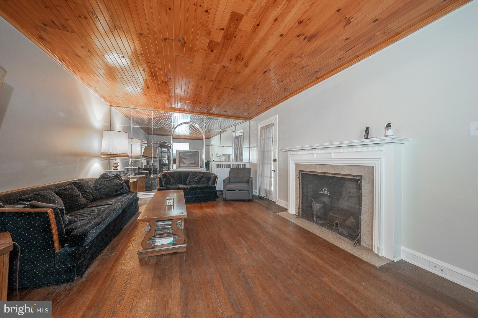 EAST OAK LANE - Residential