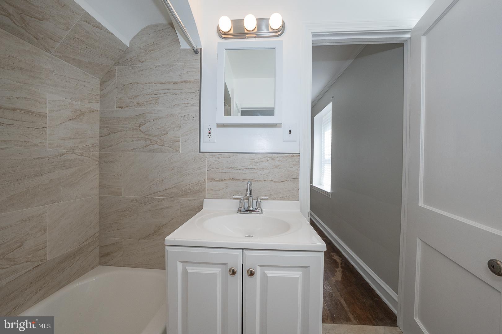 EAST OAK LANE - Residential