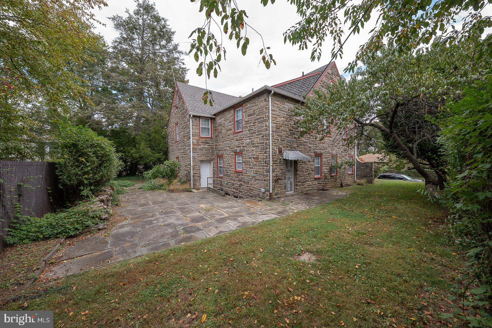 EAST OAK LANE - Residential