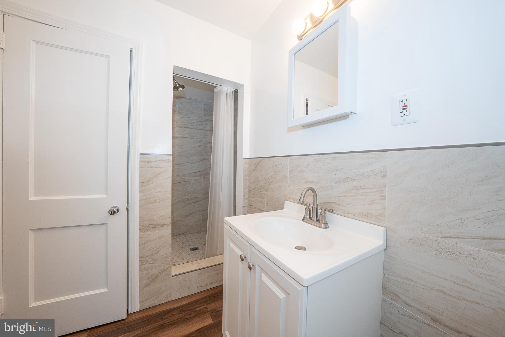 EAST OAK LANE - Residential