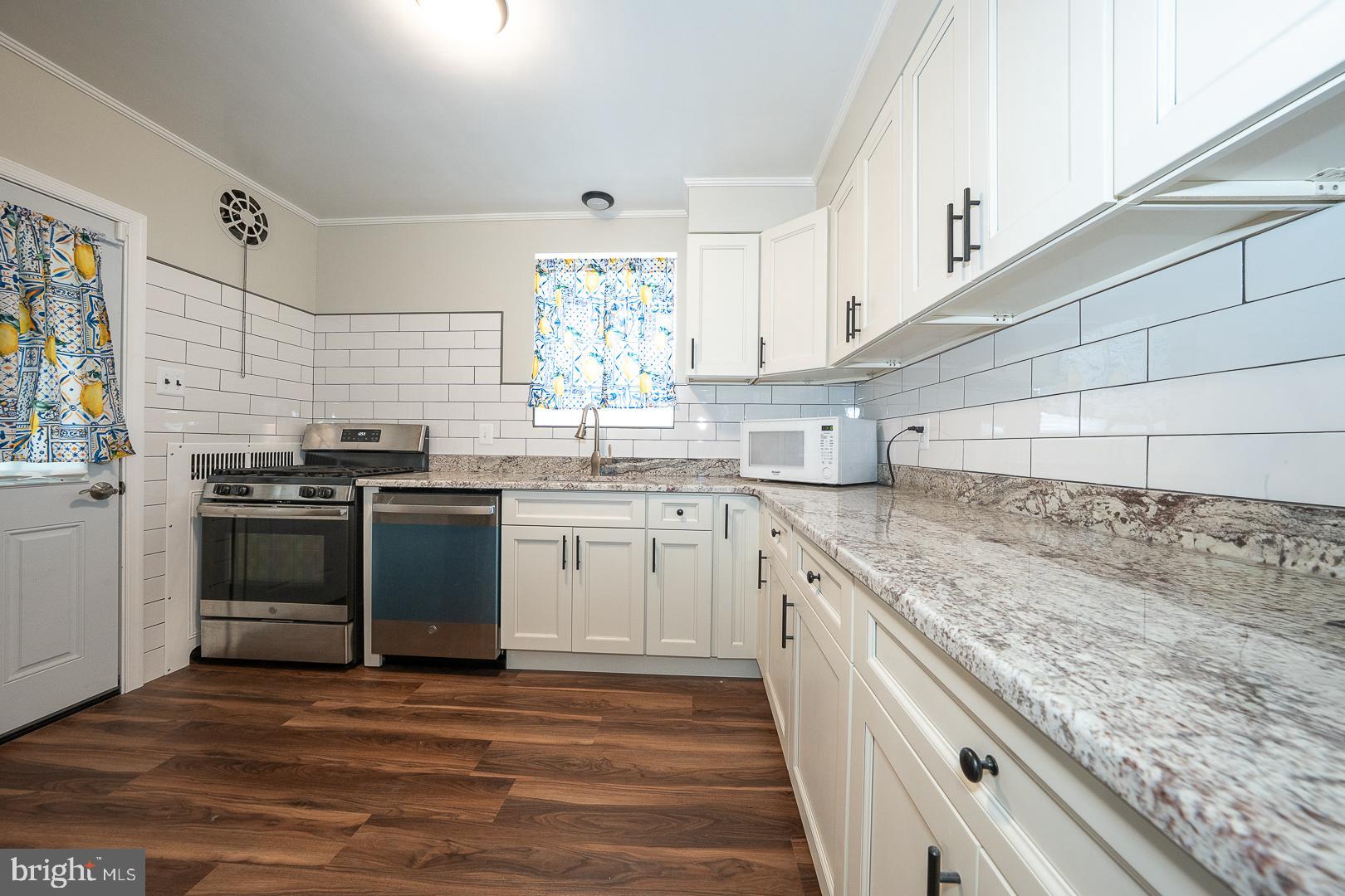 EAST OAK LANE - Residential