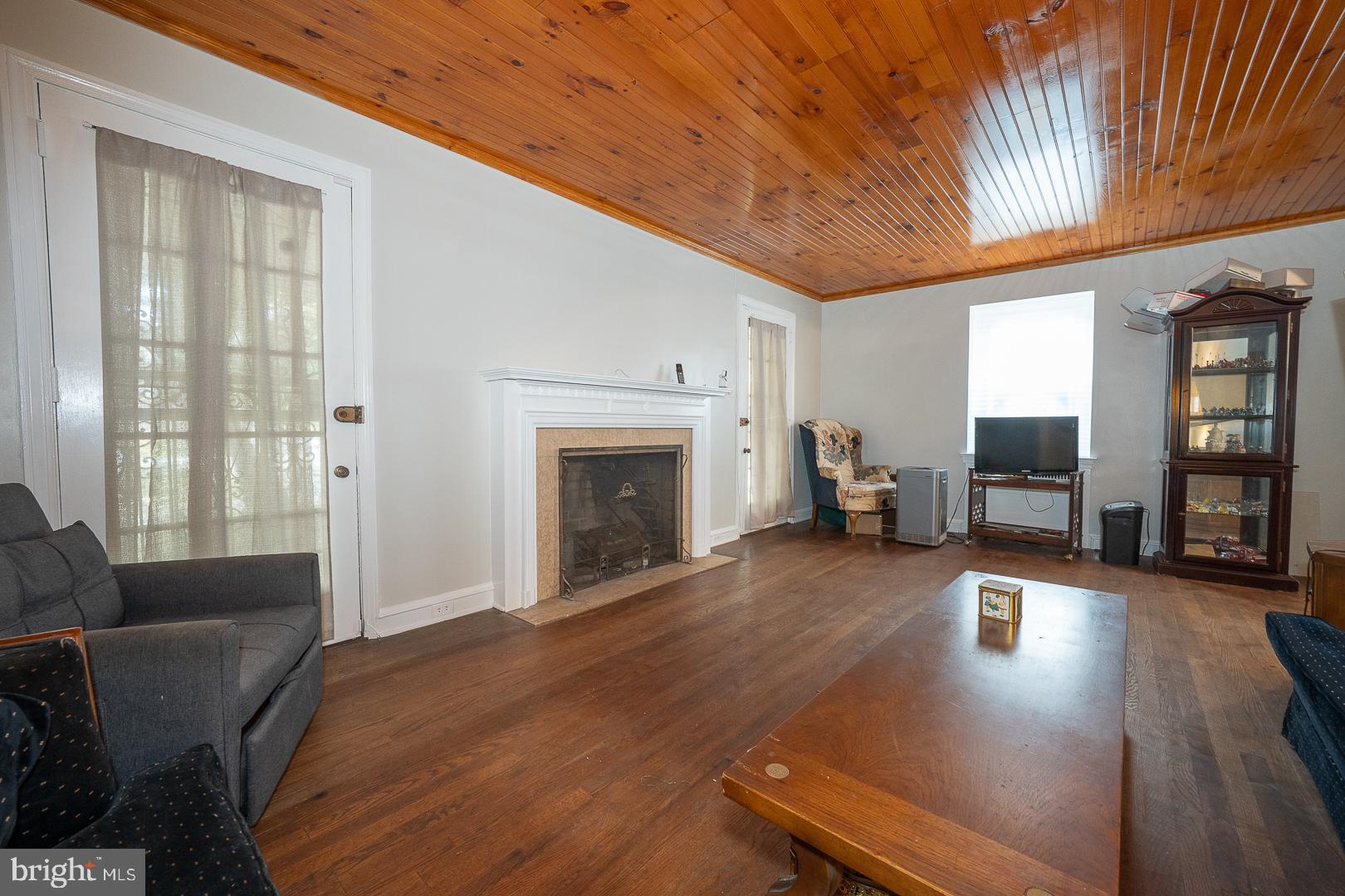 EAST OAK LANE - Residential