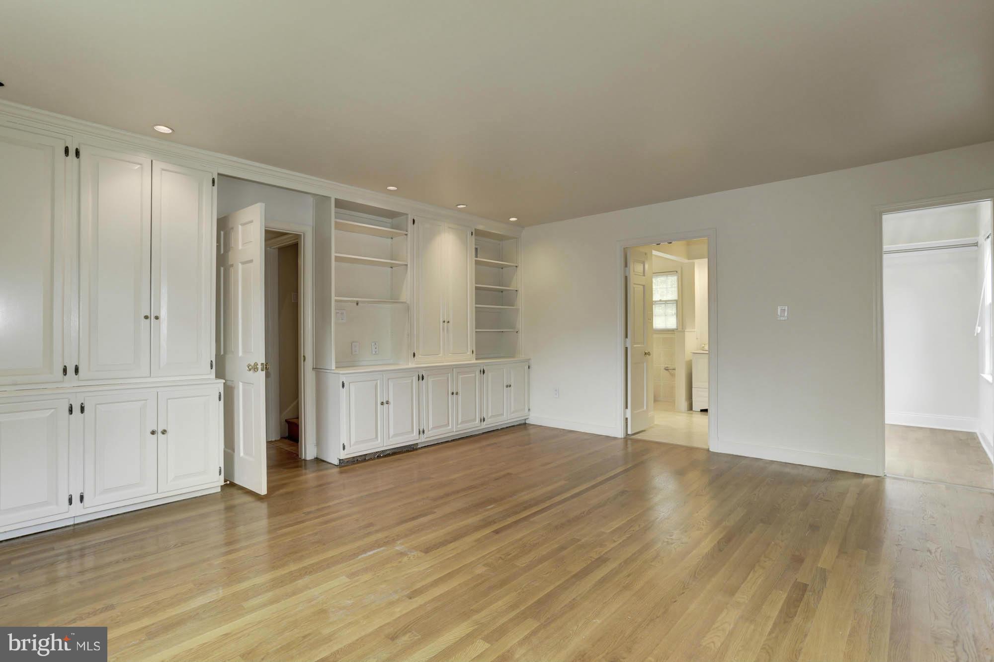 BRADLEY MANOR - Residential