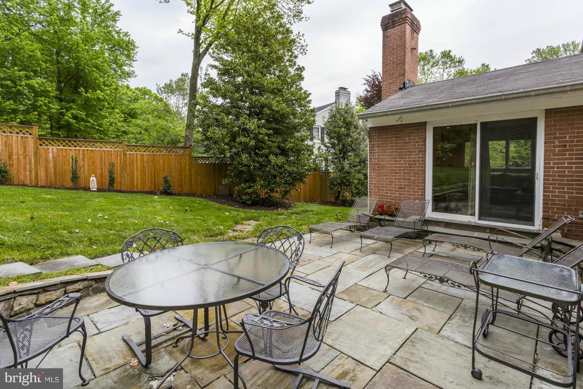 BRADLEY MANOR - Residential