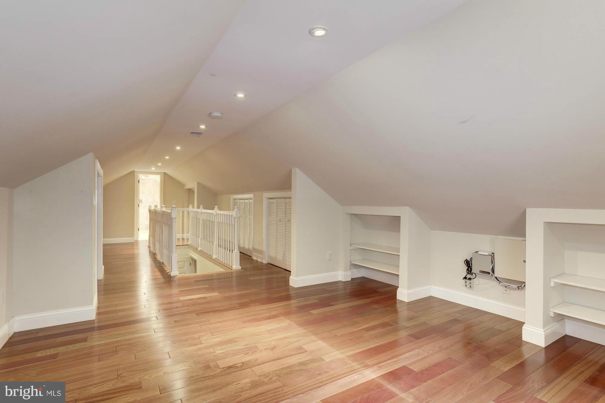 BRADLEY MANOR - Residential